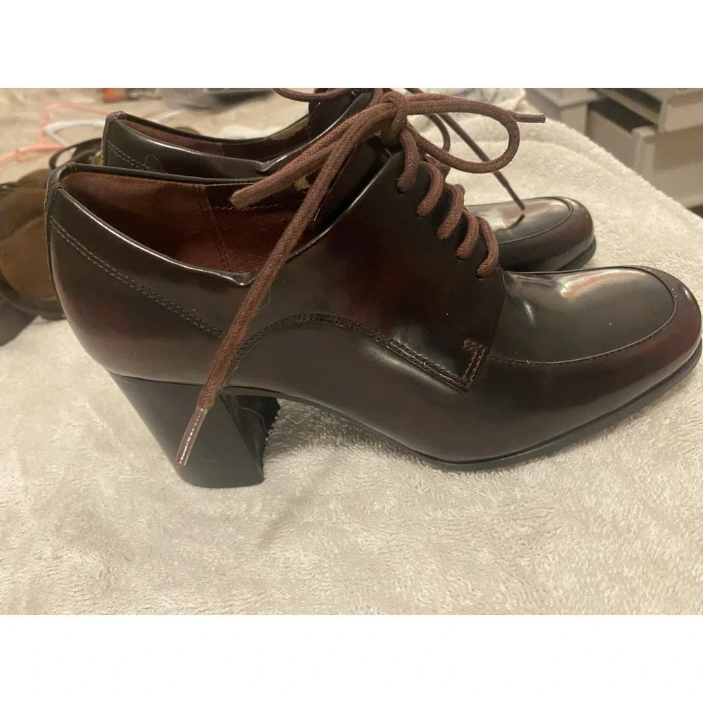 Clarks Tarah Victoria Burgundy Black Heels sz 6 Women's‎
